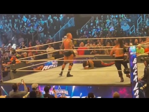 Randy Orton RKO to Roman Reigns - WWE Live