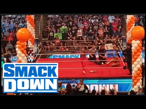 Asuka sprays Bianca Belair with green mist during WWE Smackdown 5/12/23